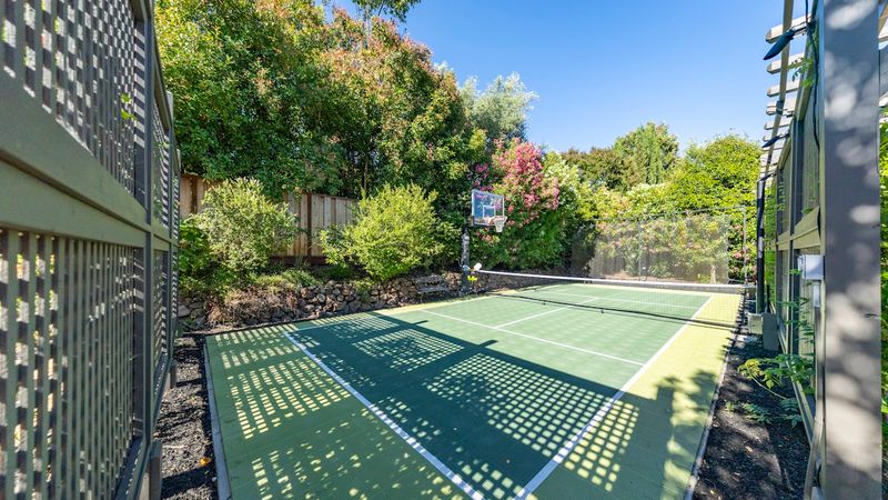Outdoor pickleball court with a regulation-style net